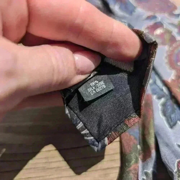 Vintage Yves Saint Laurent YSL men's 100percent  silk tie - Picture 4 of 8